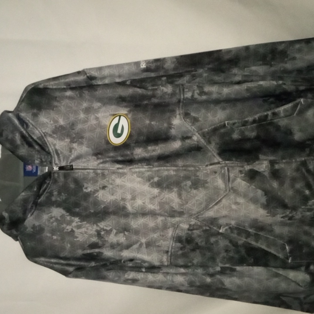 Men's Rebook Silver and Black Green Bay Packers Zip Up Fleece Lined Jacket. XL